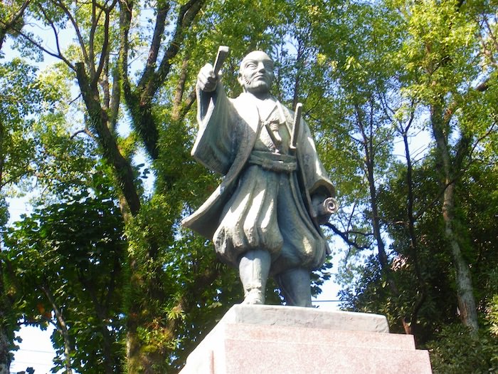 平田靱負の銅像（平田靱負屋敷跡）