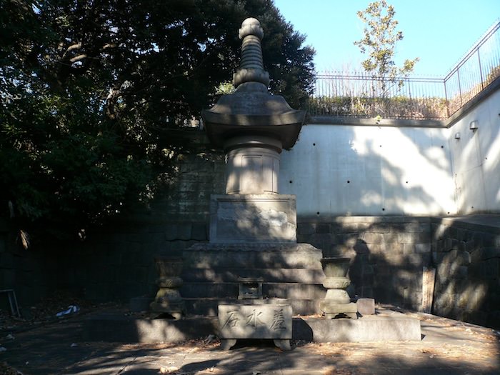 理子女王の墓（徳川吉宗の正室、墓所は池上本門寺（東京都大田区池上））