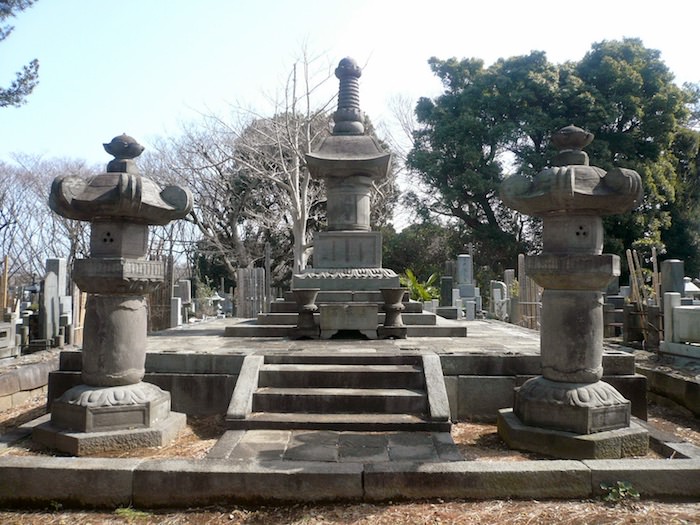 お須磨の方（深徳院）の墓（池上本門寺、東京都大田区池上）